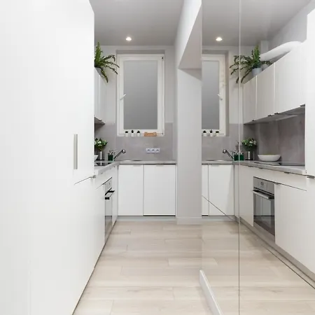 Center Hoza By Renters شقة وارسو