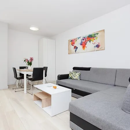 Center Hoza By Renters شقة وارسو