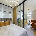 Appartement Center Hoza By Renters *