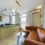 Appartement Center Hoza By Renters *